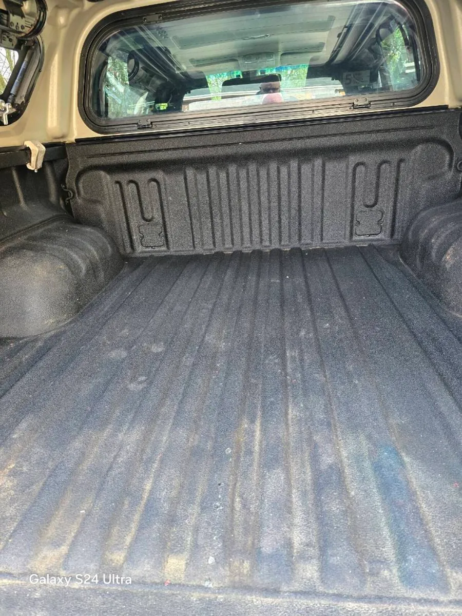 Toyota Hilux - Image 4