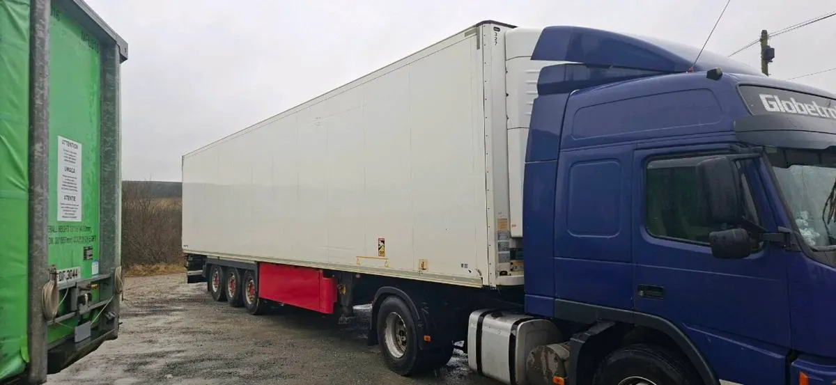 2011 Schmitz trailer - Image 1