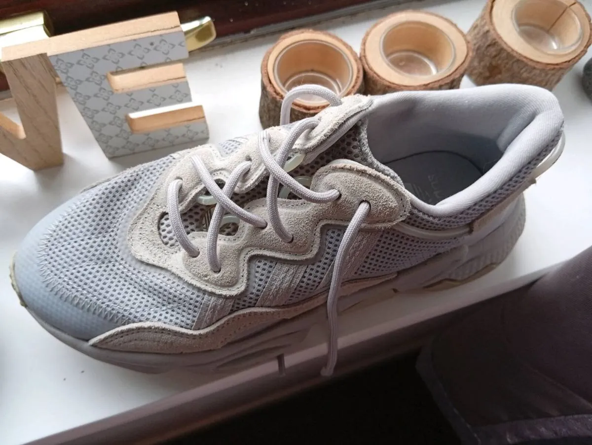 Ladies Adidas ozweego trainers size 5 - Image 1