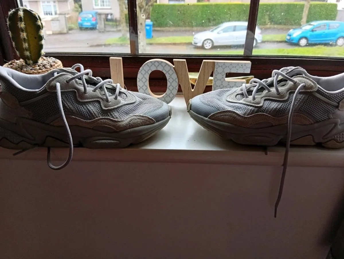 Ladies Adidas ozweego trainers size 5 - Image 3