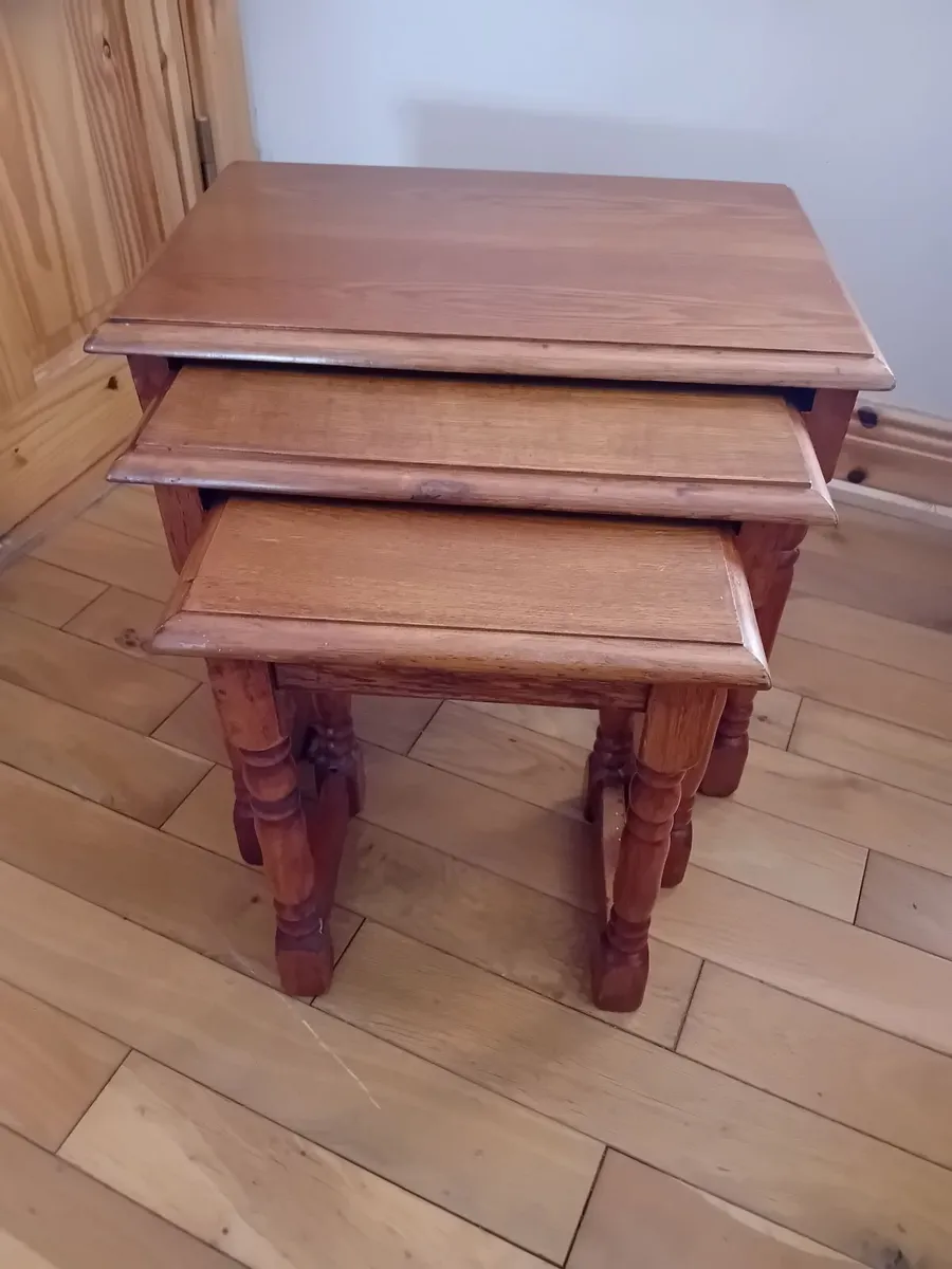 Nest of tables - Image 1