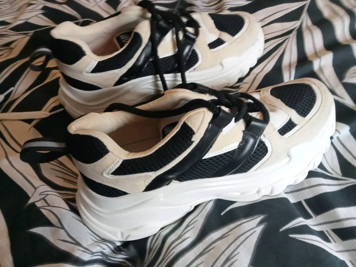 Ladies River island trainers size 5 - Image 2