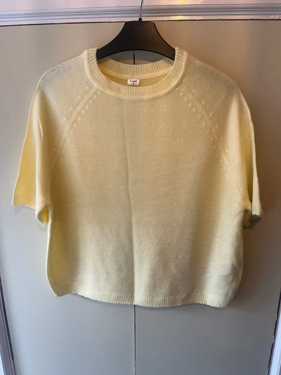 Gorgeous lemon soft jumper - Image 1