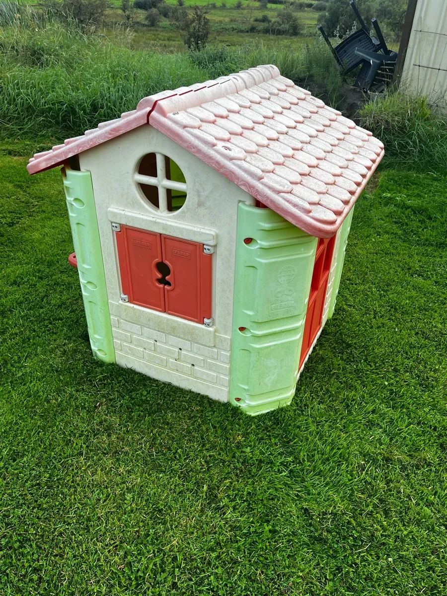 Kids Keter playhouse - Image 1