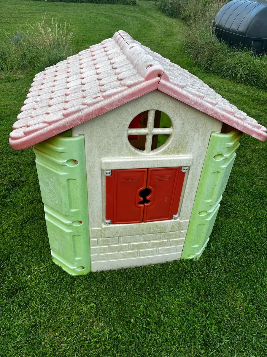 Kids Keter playhouse - Image 2