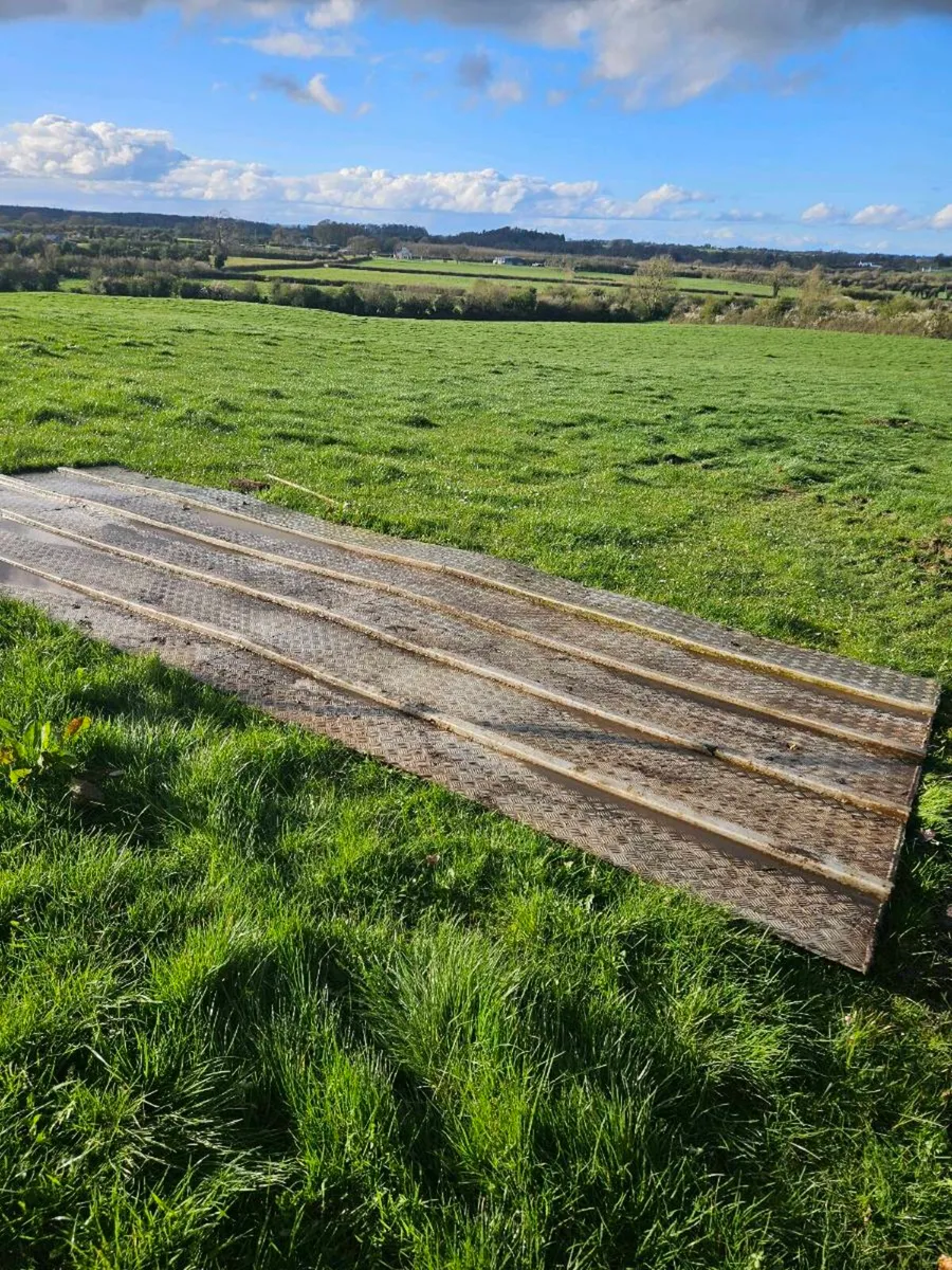 Aluminium plate floor - Image 1