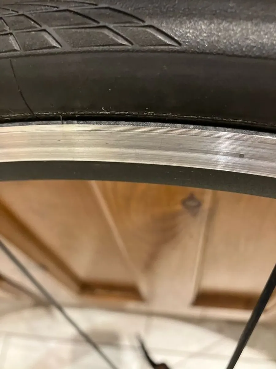 Giant psl0 wheelset 28mm tyres rim brake - Image 3