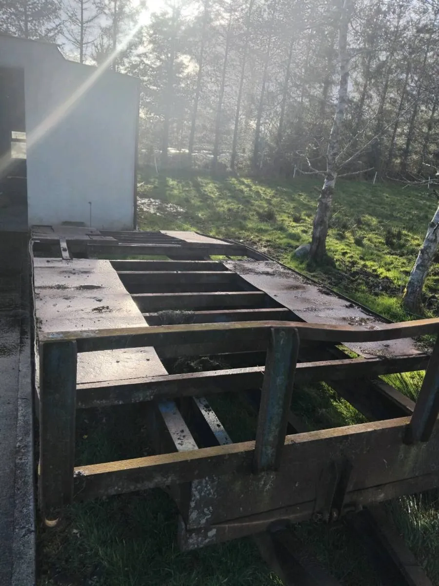 Low loaders - Image 1