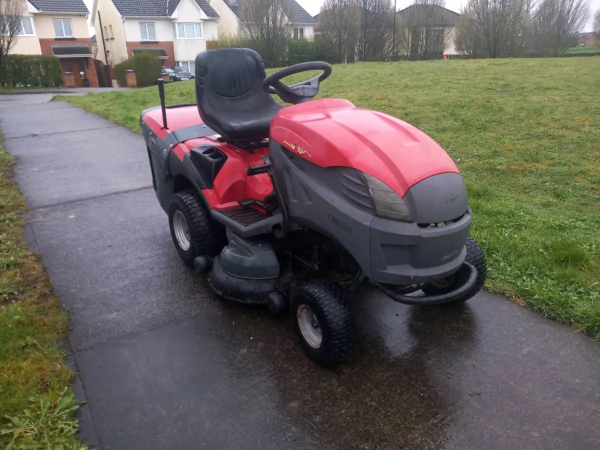 Castlegarden ride on lawnmower - Image 1
