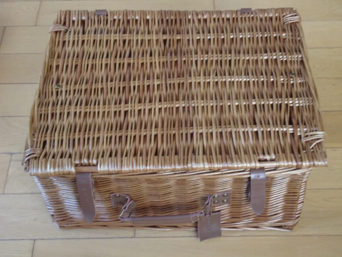 PICNIC /STORAGE/ VINTAGE CAR  /WICKER WORK BASKET. - Image 2