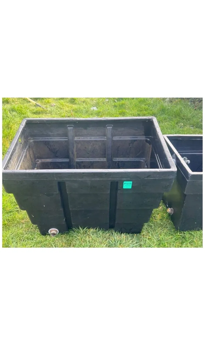 Water tanks - Image 1