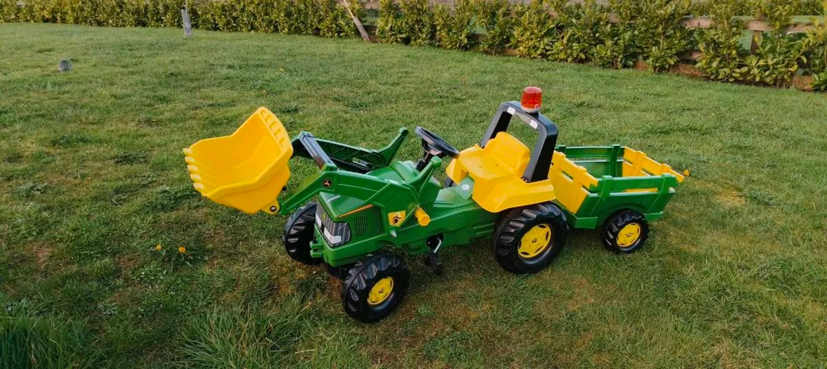 John Deere Tractor with Loader + Trailer + Beacon - Image 3