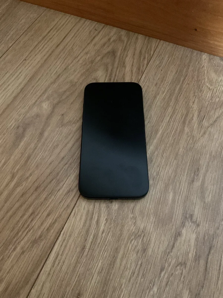 iPhone 16 - Image 3