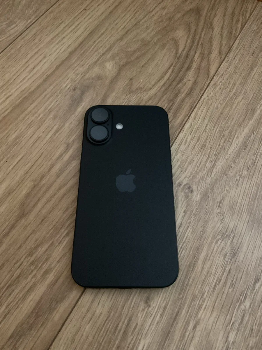 iPhone 16 - Image 4