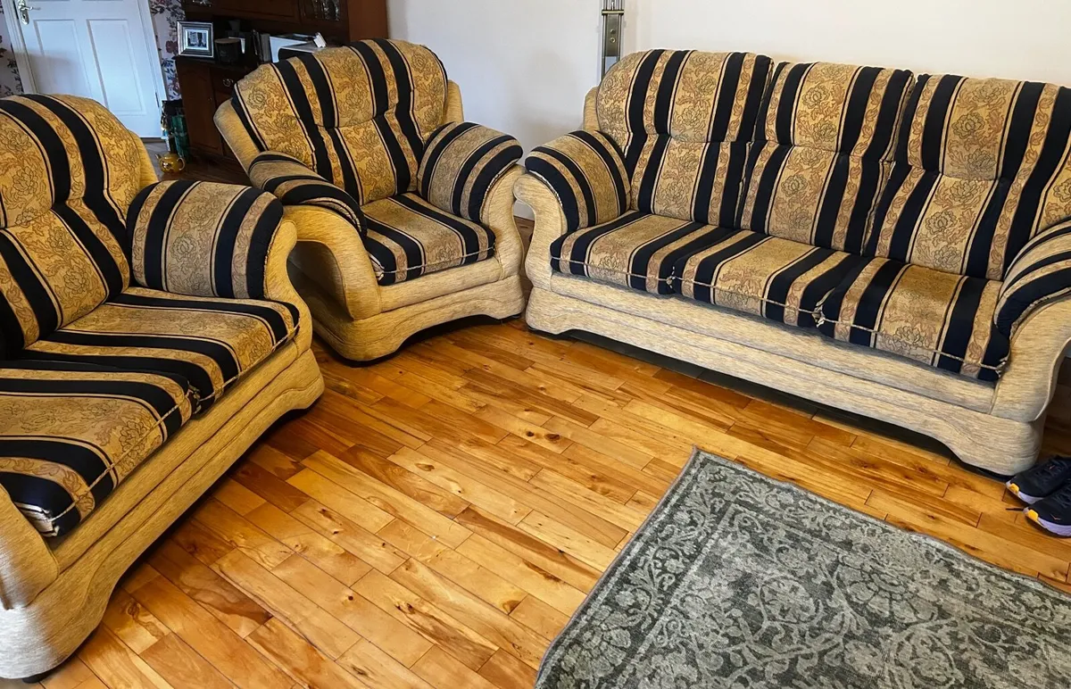 3, 2, 1 suite of furniture - Image 2