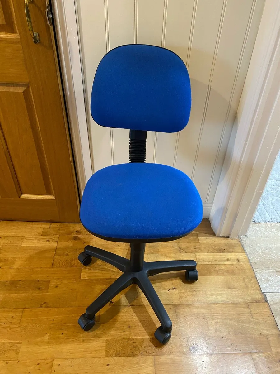 Office chair - Image 1