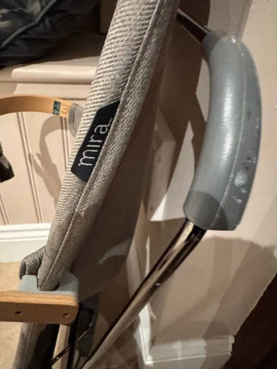 Mira 2-in-1 Bouncer - Image 4
