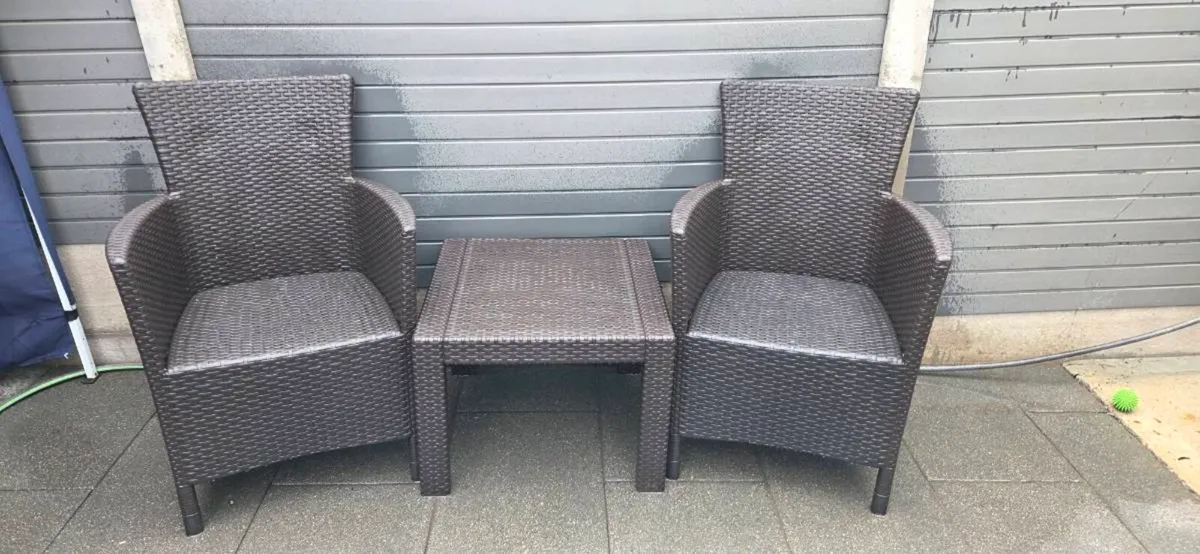 garden set of 2 chairs and a table