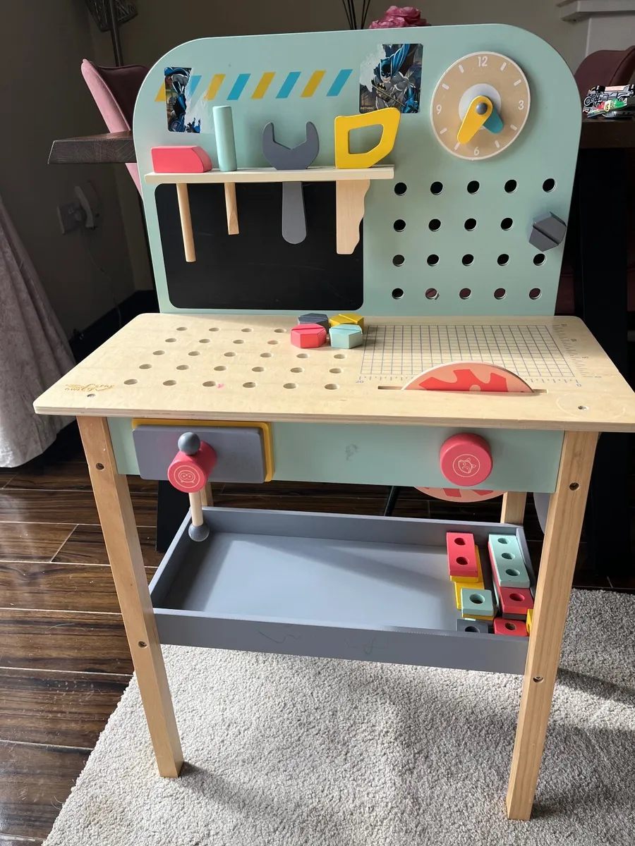 Wooden children’s workshop - Image 1