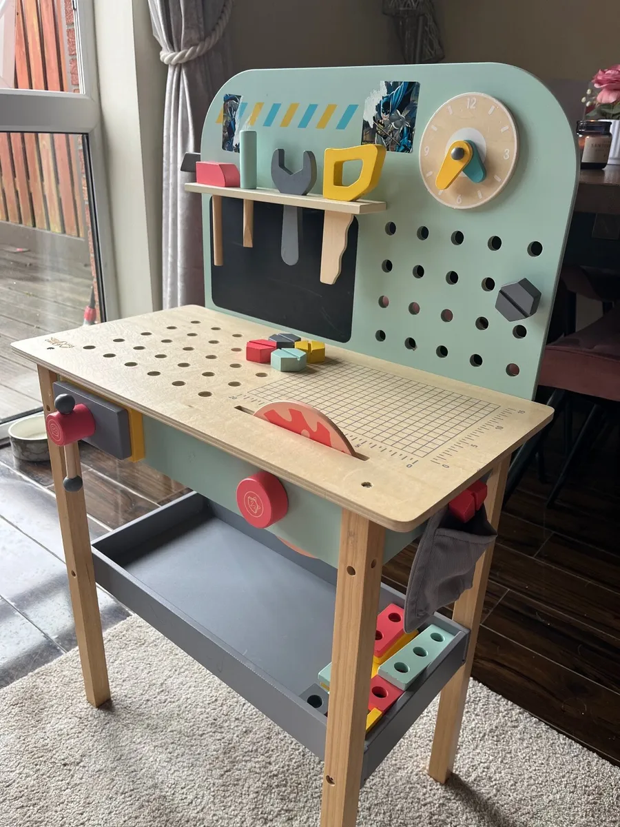 Wooden children’s workshop - Image 2