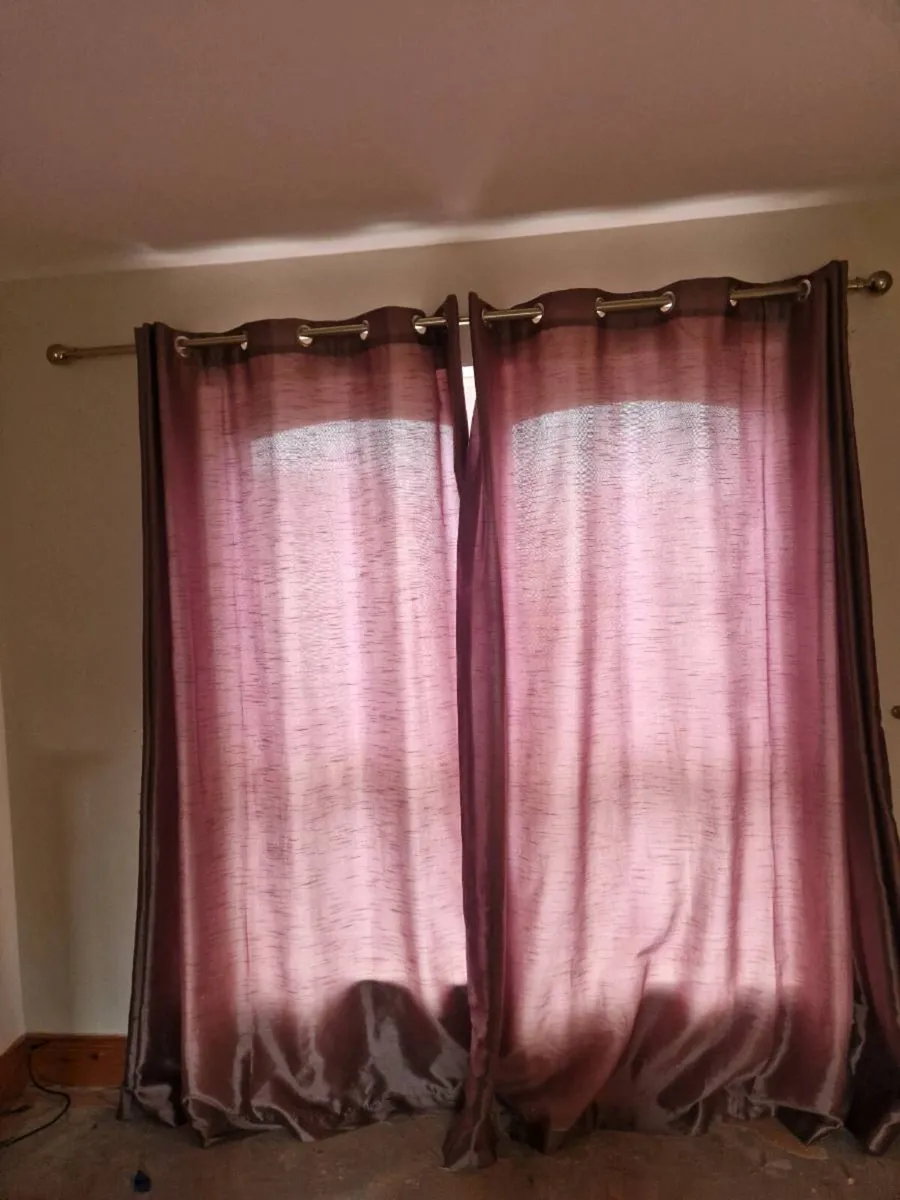Curtain pole and curtains - Image 1