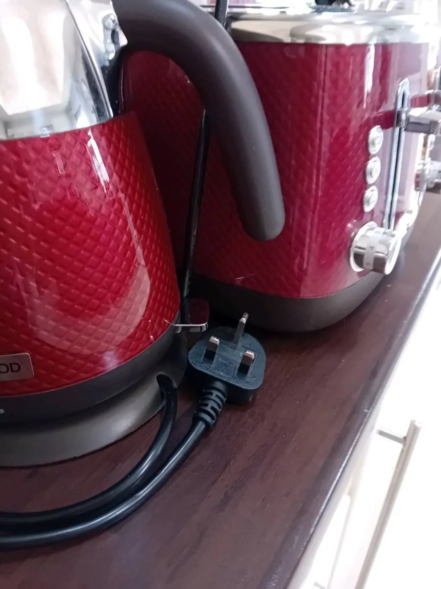 KETTLE AND DOUBLE TOASTER AS NEW - Image 2