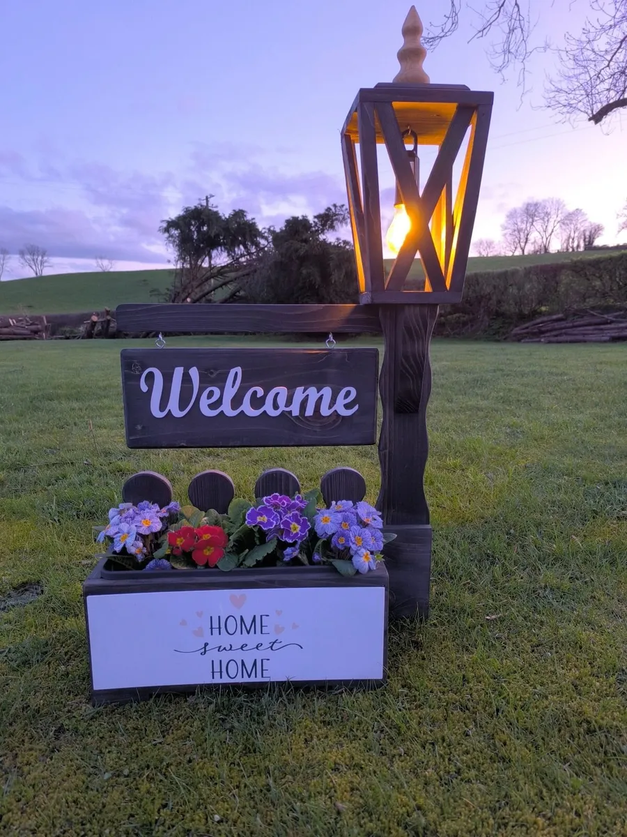 Personalised planter with lantern - Image 2