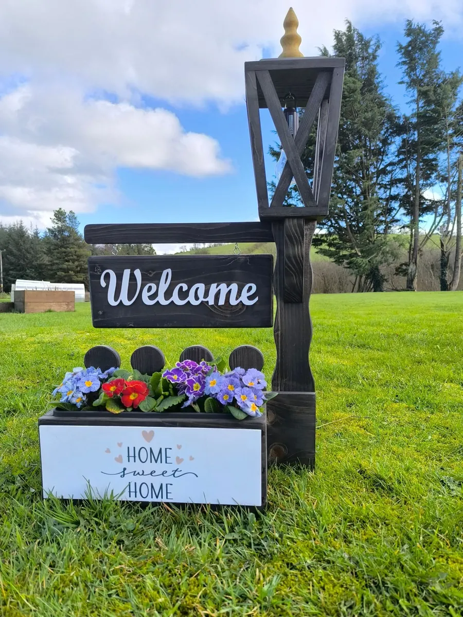 Personalised planter with lantern - Image 3