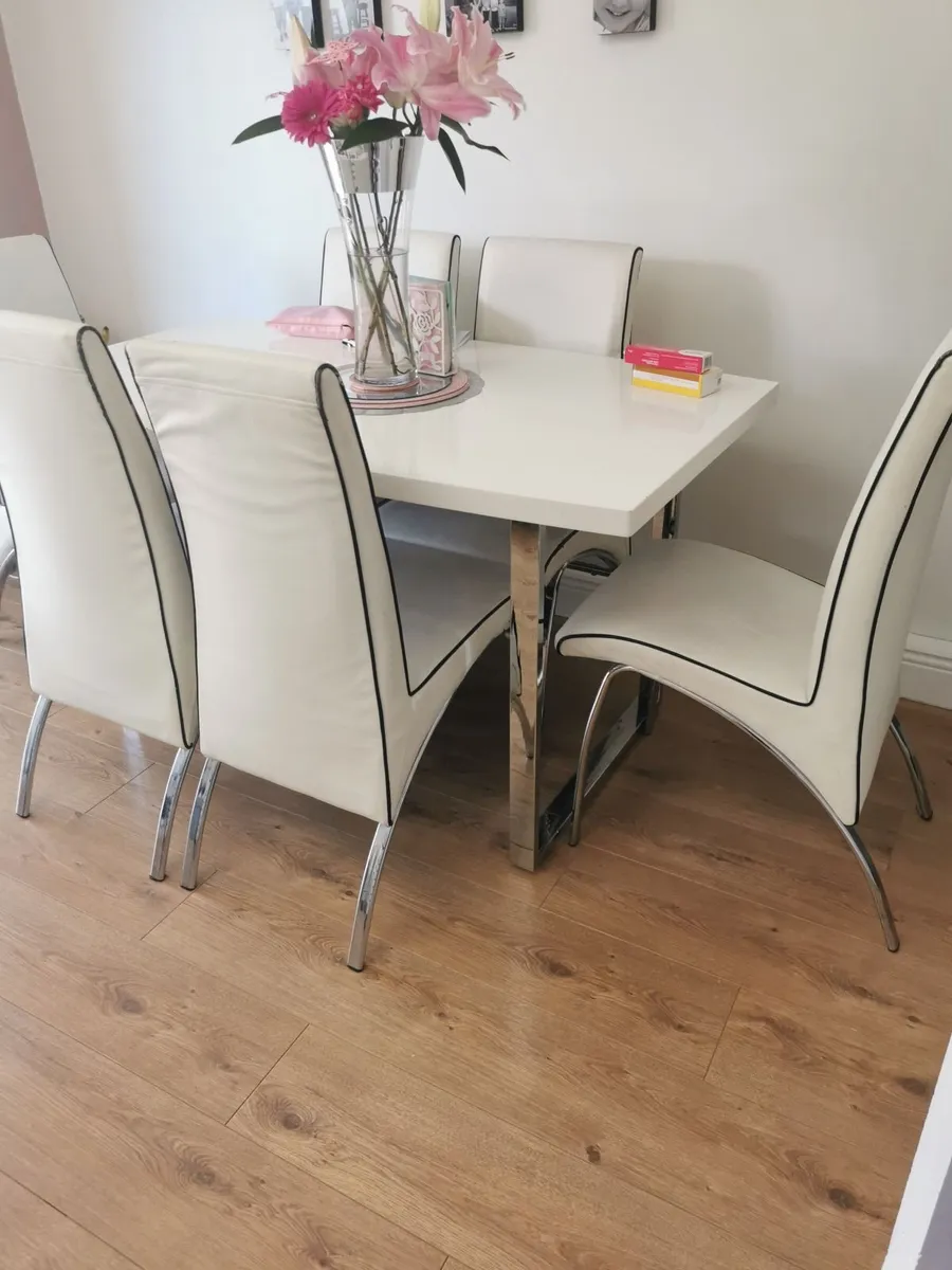 Dining table and chairs - Image 3