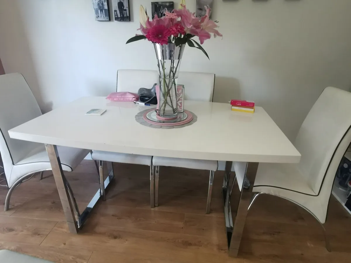 Dining table and chairs - Image 4