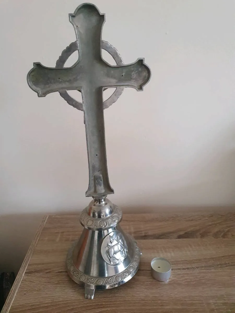 18" Metal Crucifix - Image 3