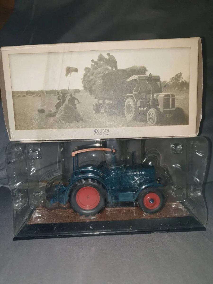 ATLAS EDITIONS 1947 R40 TRACTOR  MINT CONDITION - Image 1