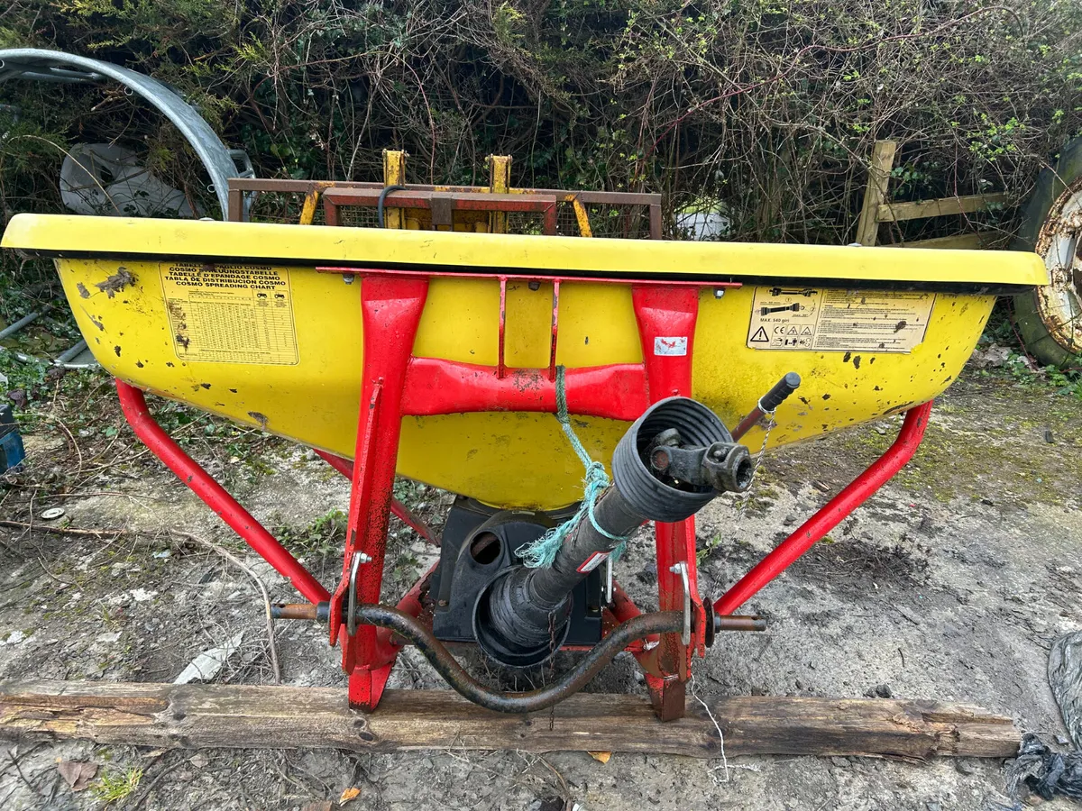 Cosmo V800 Fertiliser Spreader - Image 1