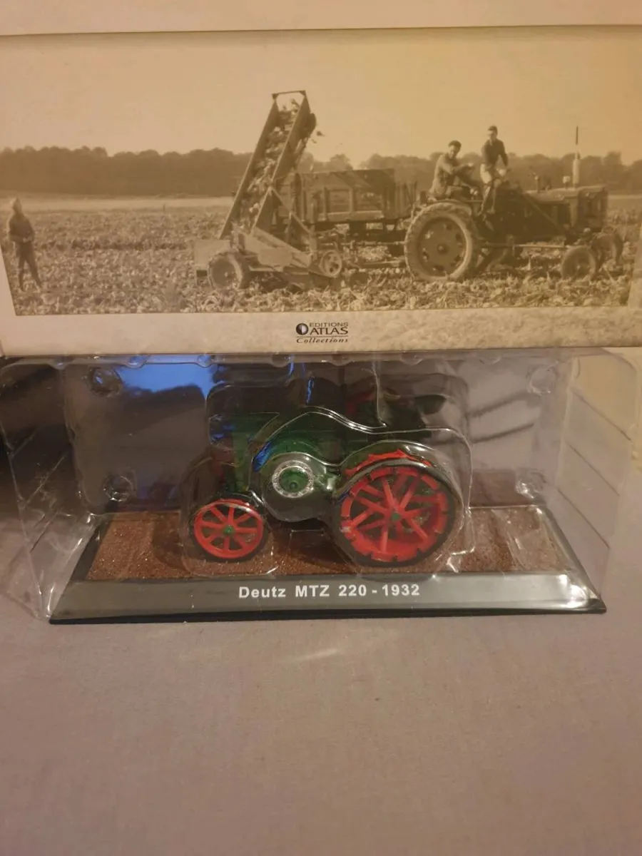 ATLAS . DEUTZ MTZ 220 .TRACTOR 1932 MINT CONDITION - Image 1