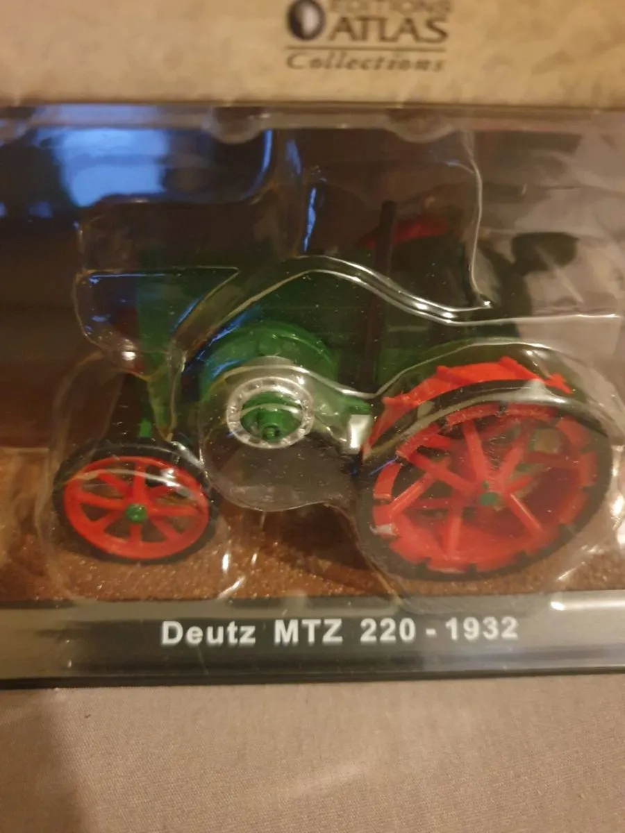 ATLAS . DEUTZ MTZ 220 .TRACTOR 1932 MINT CONDITION - Image 3