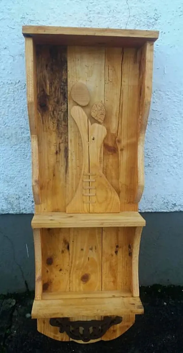 Rustic driftwood couple shelf display - Image 1