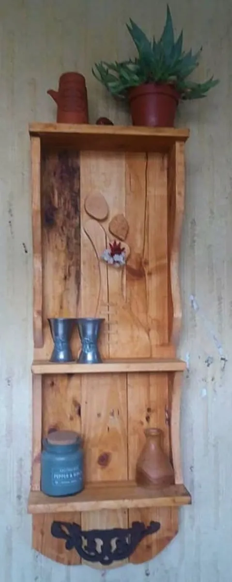 Rustic driftwood couple shelf display - Image 2