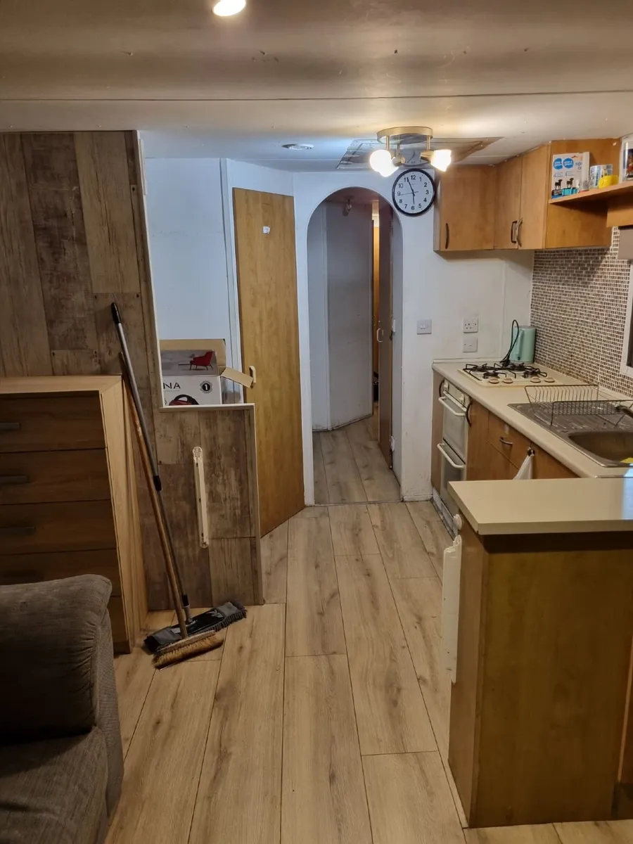 3 bed mobile home 10ft x 38ft - Image 1