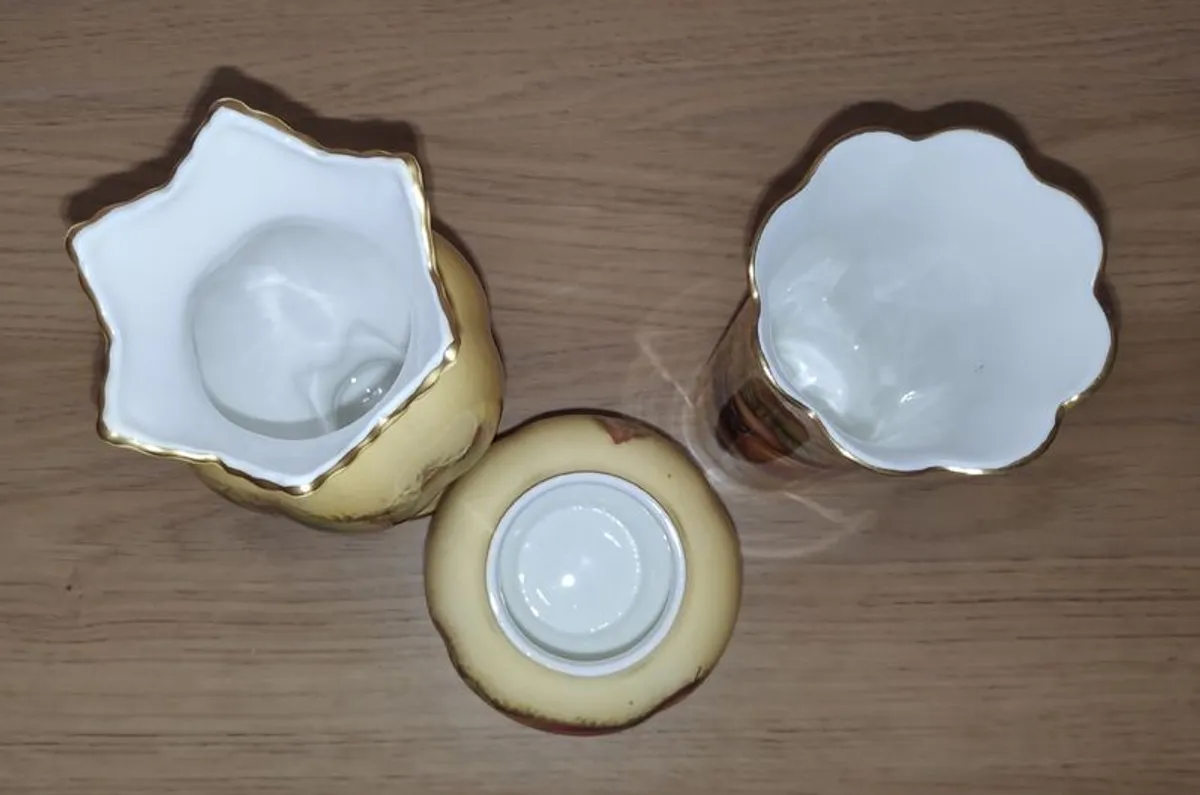 Aynsley Orchard Gold 2 vases and a jar - Image 2