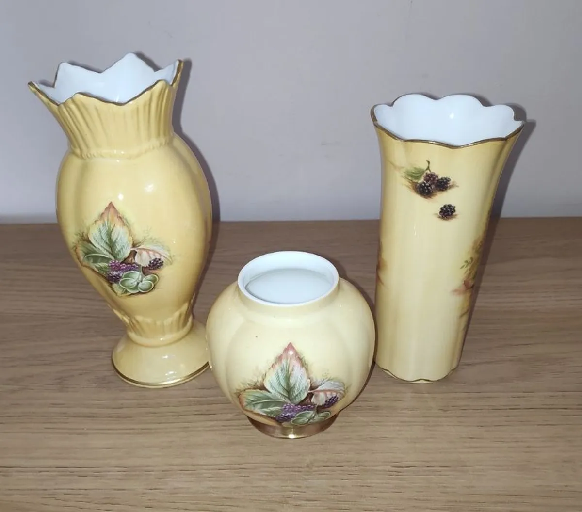 Aynsley Orchard Gold 2 vases and a jar - Image 3