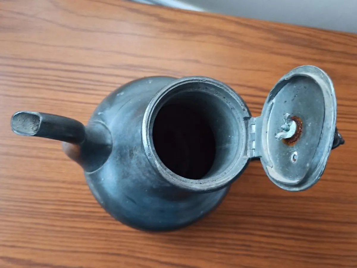 Antique large footed pewter coffee pot by R. Broadhead & Co  Sheffield, England  height 28cm - Image 4