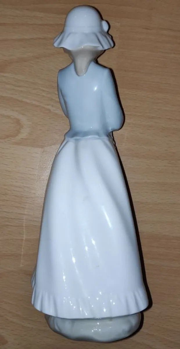 Vintage tall Nao Lladro figurine Girl holding puppy  H 25 cm - Image 3
