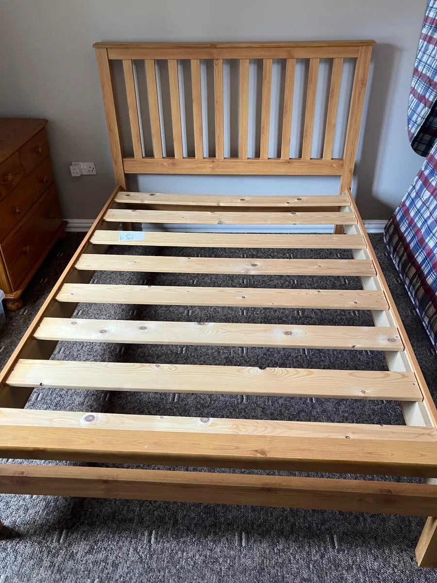 Wooden bed - Image 2