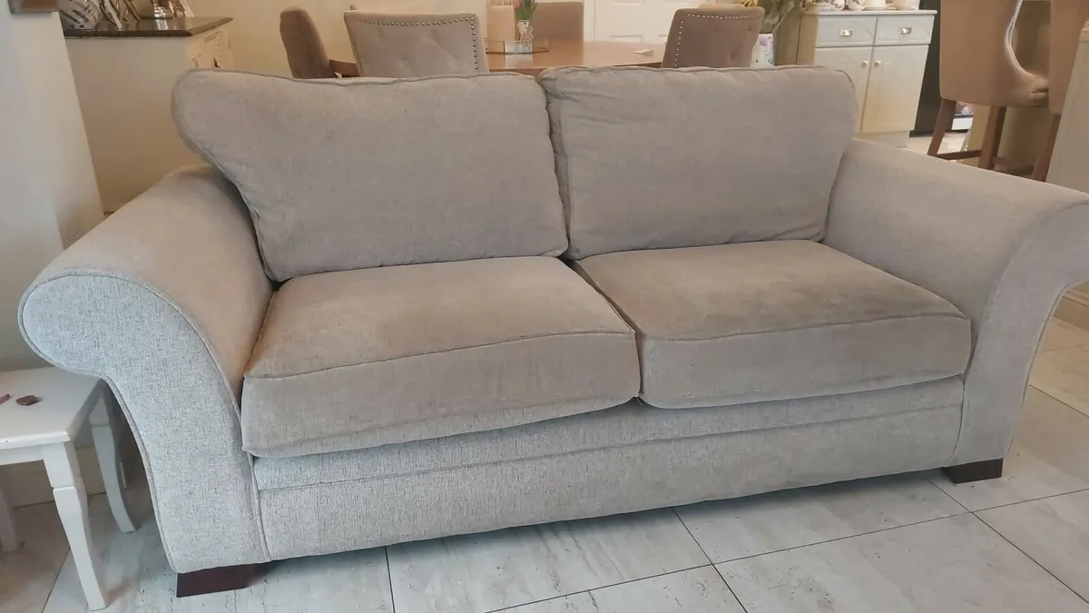 Nice two seater - Image 2