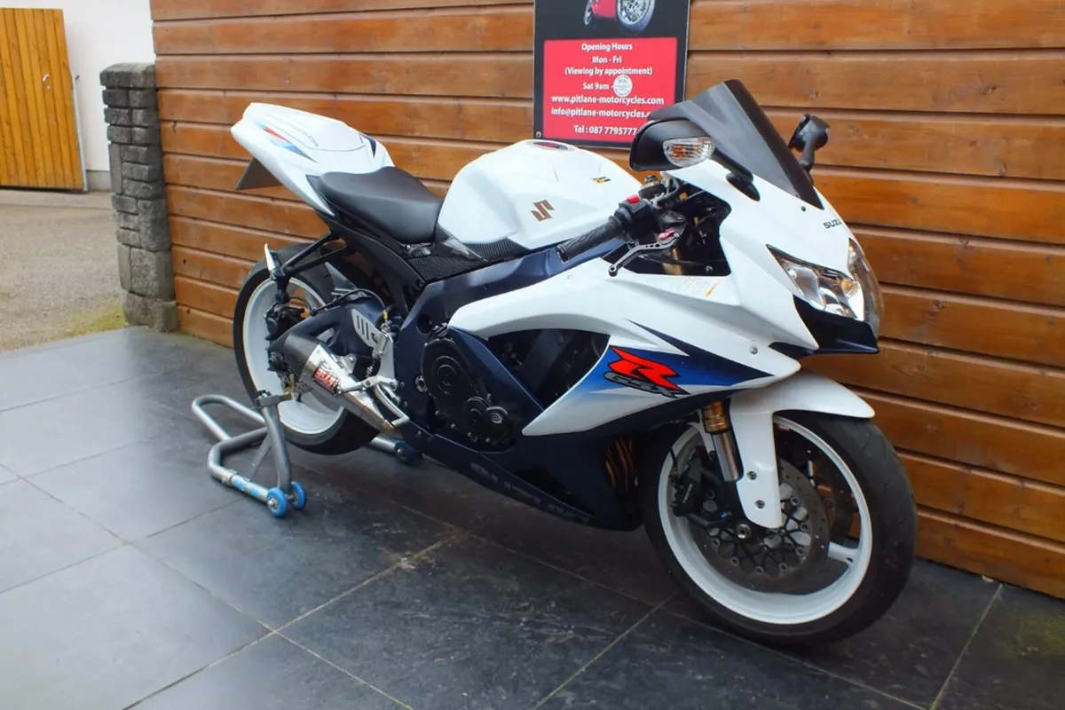 2010 Suzuki GSXR600 (Low Miles & Loaded.) - Image 2