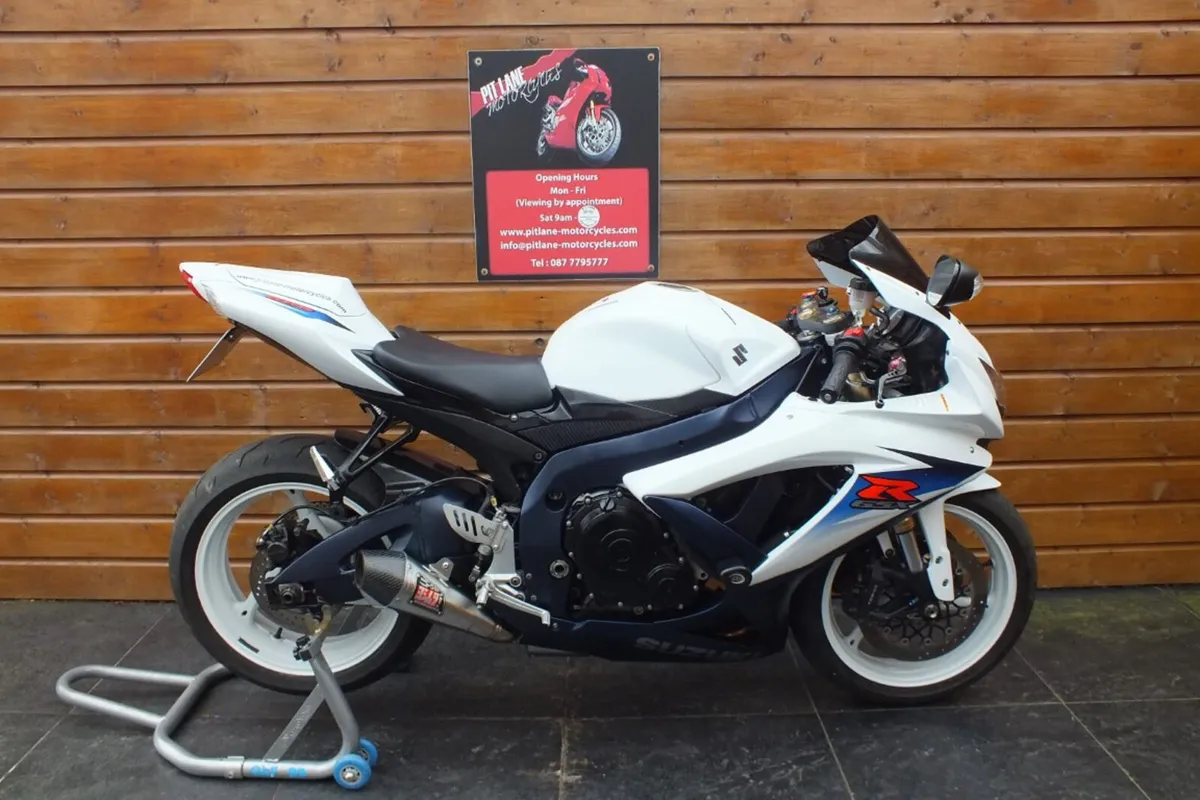 2010 Suzuki GSXR600 (Low Miles & Loaded.) - Image 3