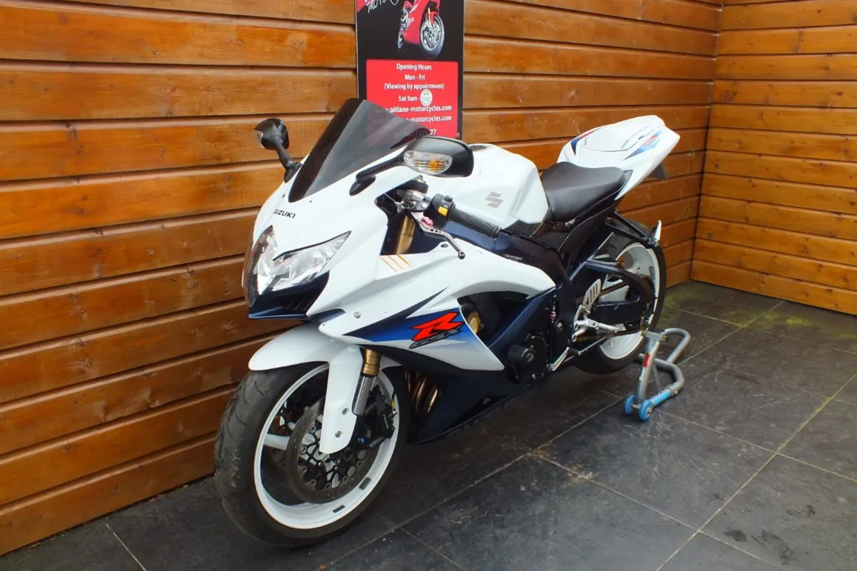 2010 Suzuki GSXR600 (Low Miles & Loaded.) - Image 4
