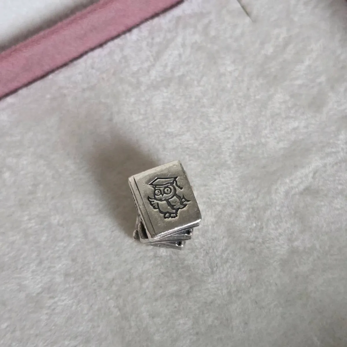 Pandora book charm with owl and graduation cap - Image 1