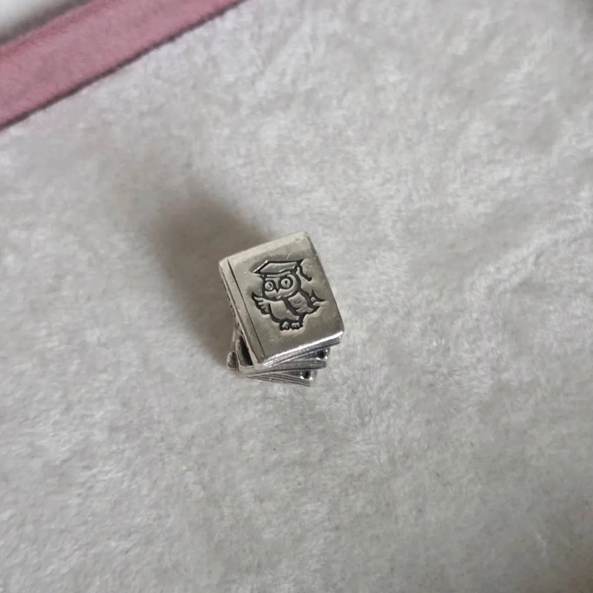 Pandora book charm with owl and graduation cap - Image 2