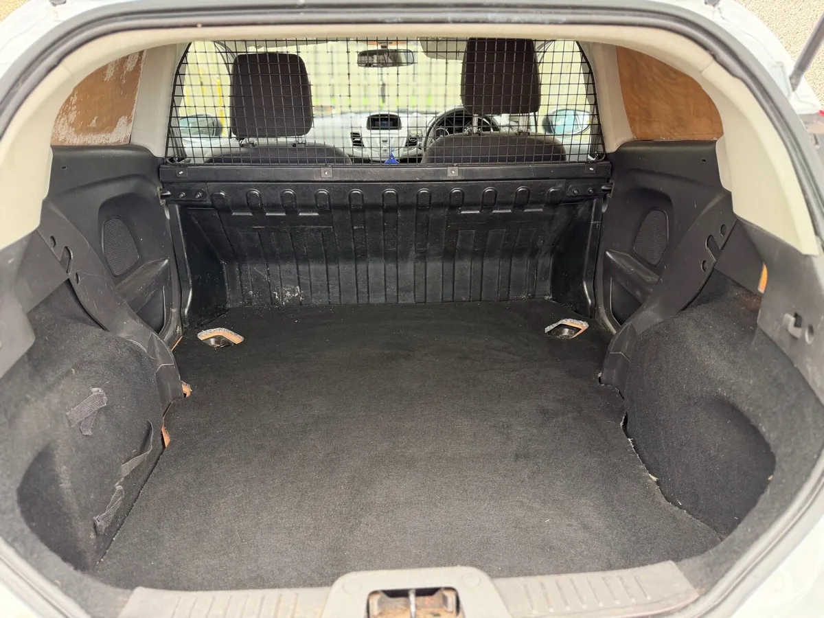 Ford Fiesta Van - Image 3